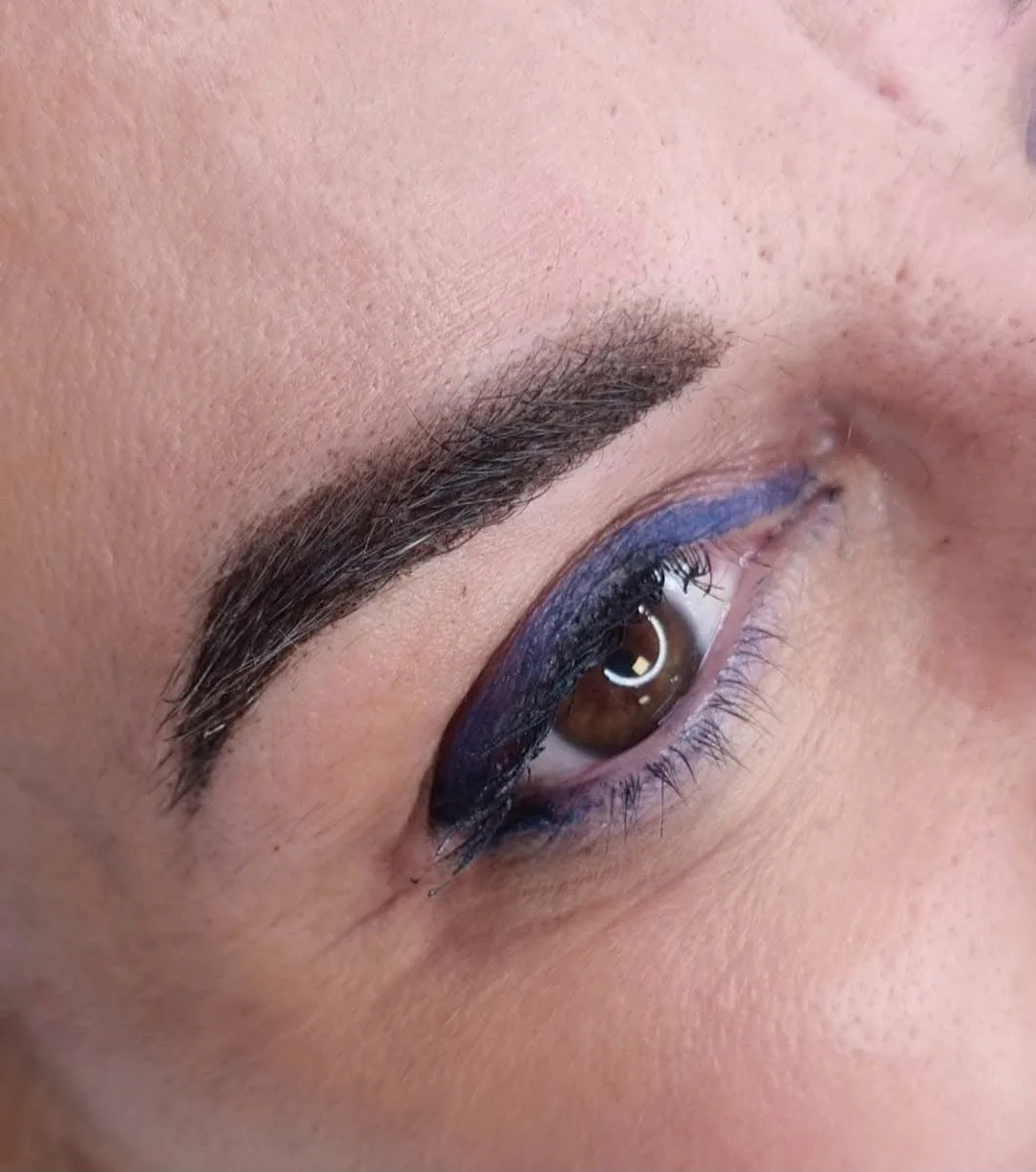 Sopracciglia ed eyeliner in dermopigmentazione